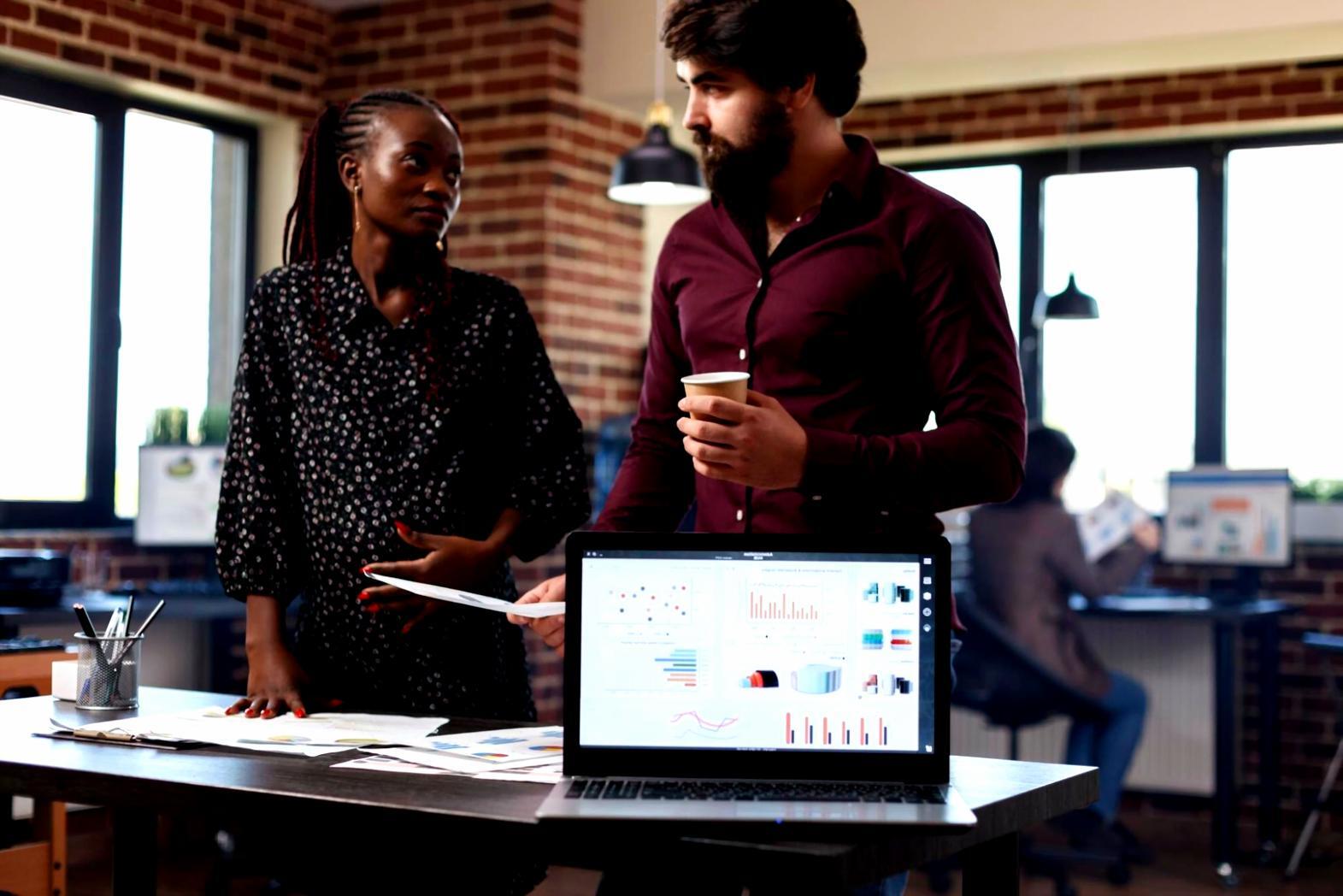 Teamarbeit an digitalen Bildungsinhalten